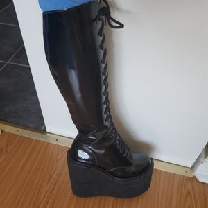 Patent leather boots so 5 or 6